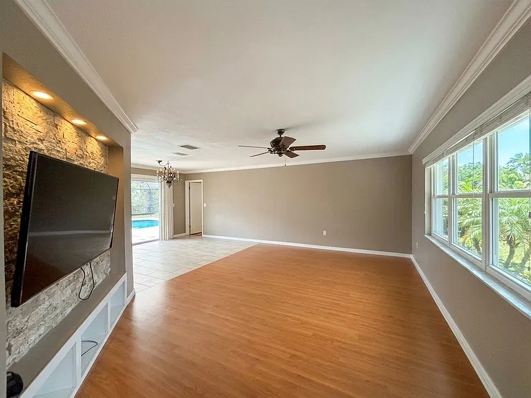 116 Holmes Pl — Photo 3