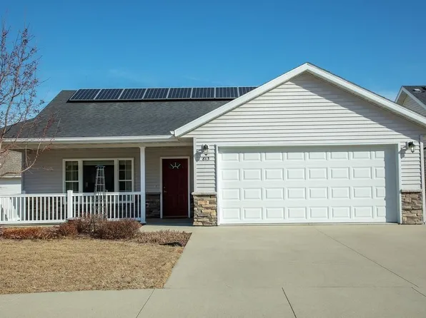 813 9th St, Charles City, IA 50616