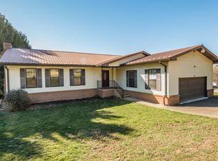 102 Lamplighter Dr, Morgantown, WV 26508