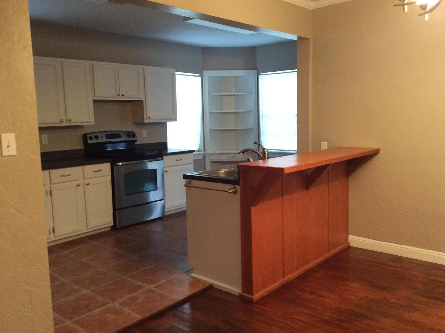 2 bed, 1172 sqft, $900 — Photo 1