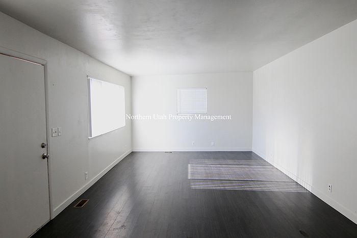 2 Front Room_01082024