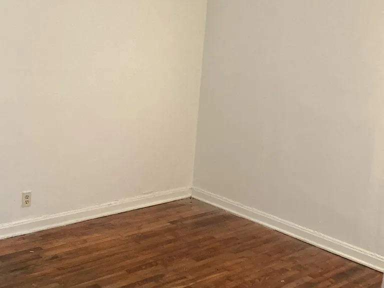 2504 Thompson Ave — Photo 8