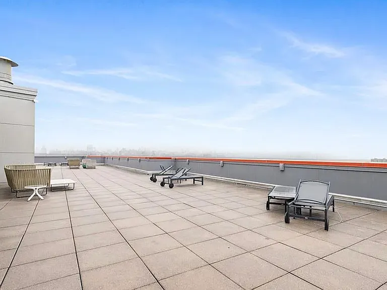 512 Hudson Park — Photo 33