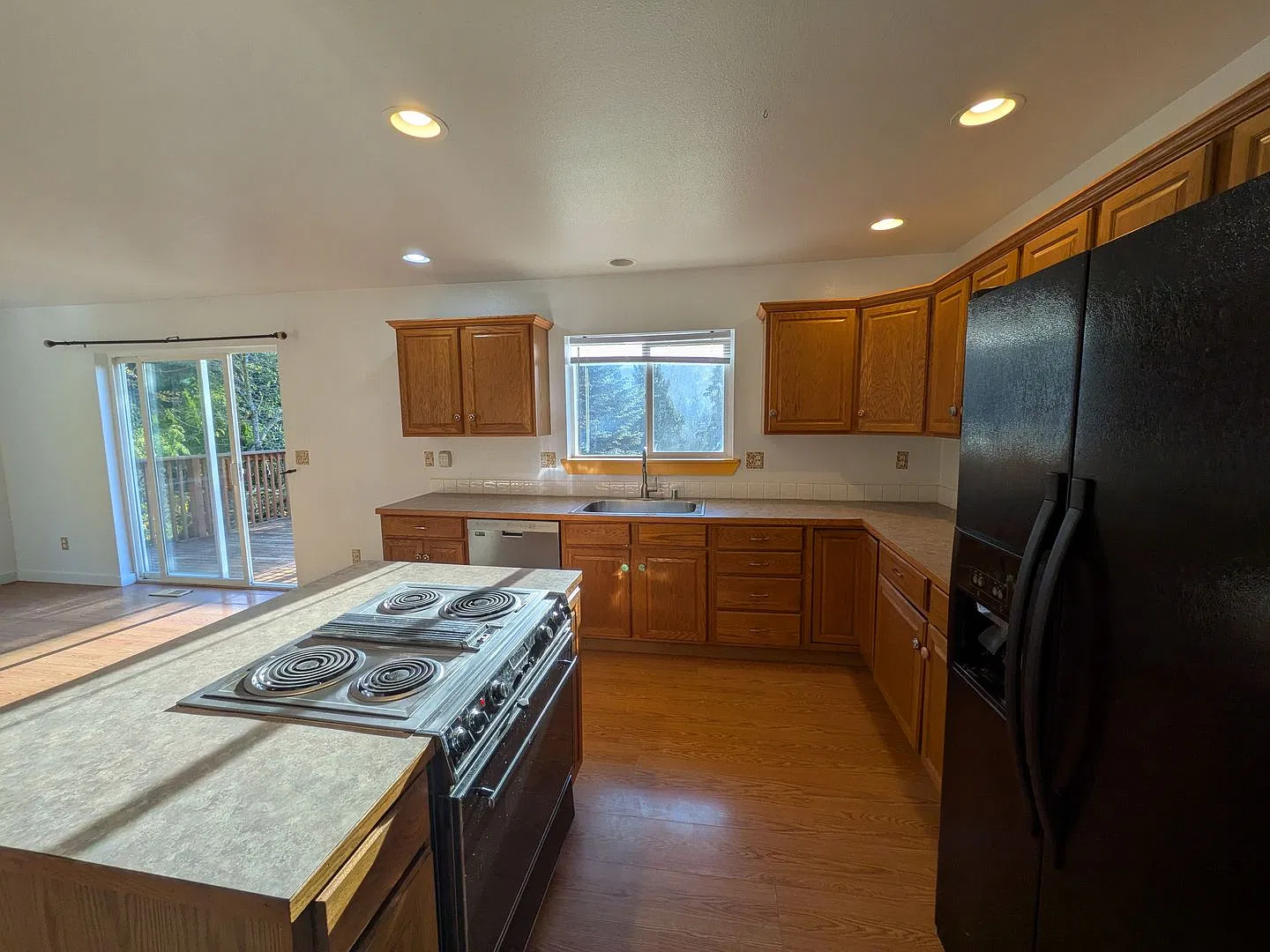 3 Bedroom, 2 Bathroom Single Family Home near Lake Whatcom — Photo 3