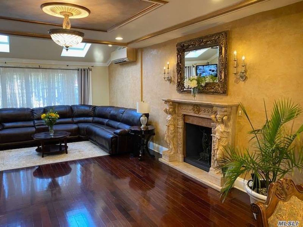 4 Bed 4 Bath Property, New York • 2,550 Sq Ft