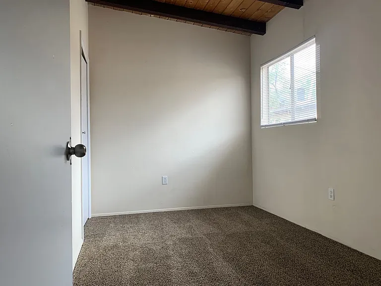 517 Vermont St NE — Photo 13