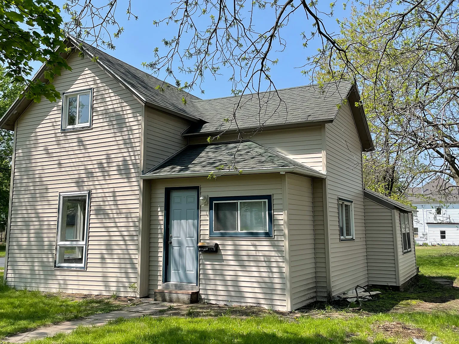 3 bed, 902 sqft, $1,250 — Photo 2