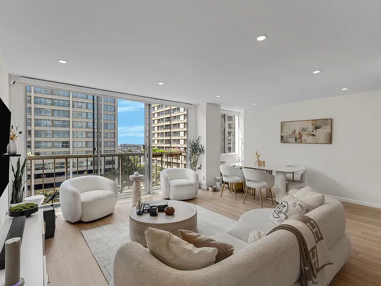 10747 Wilshire Blvd #902 — Photo 2
