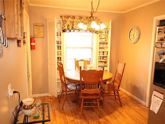 5th image of 107 Irving St