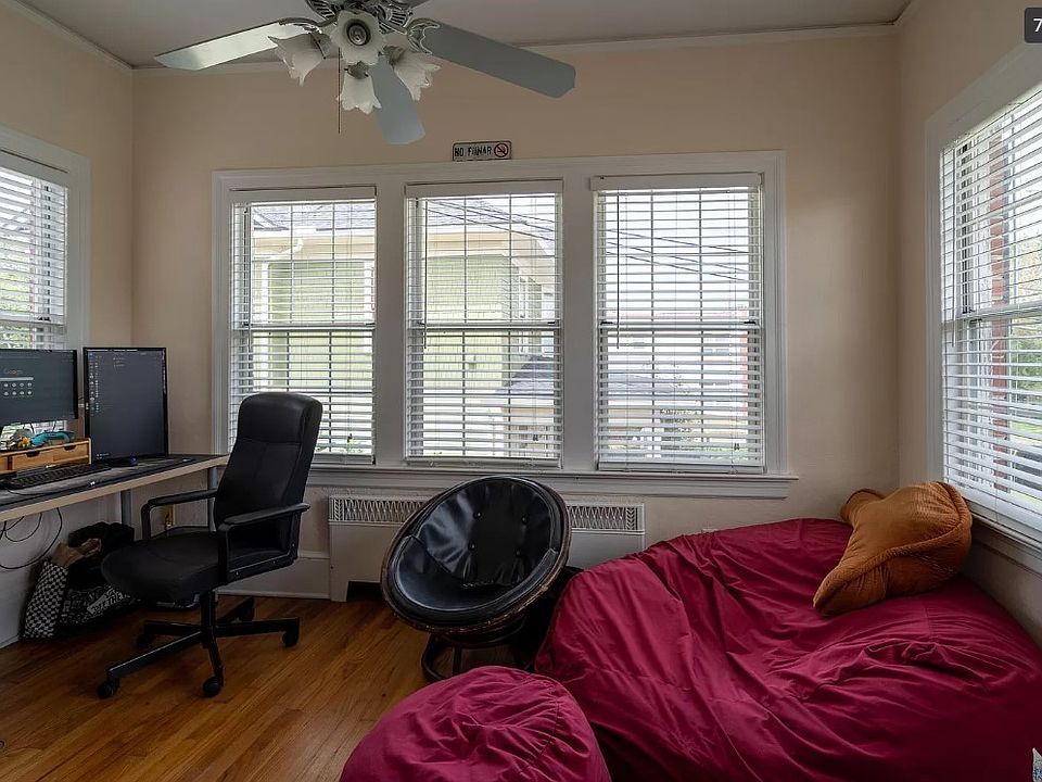 Bonus room for office, studio, exercise, crafts, etc. Gorgeous light on 3 sides!