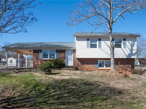 214 Harvest Dr, King, NC 27021