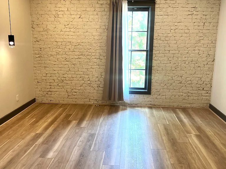 2018 Morris Ave #202 — Photo 8