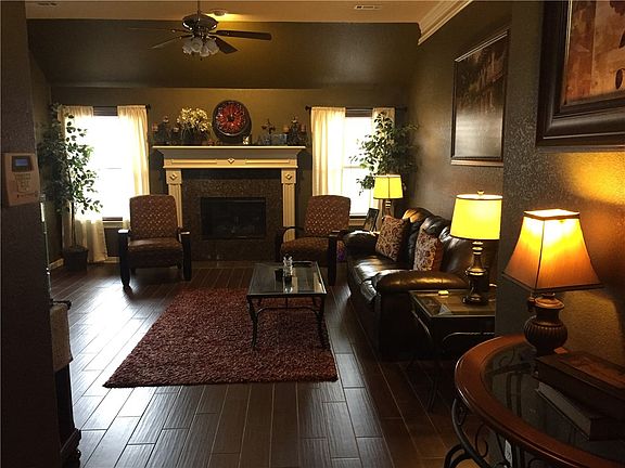 2nd image of 211 W Post Meadows Dr