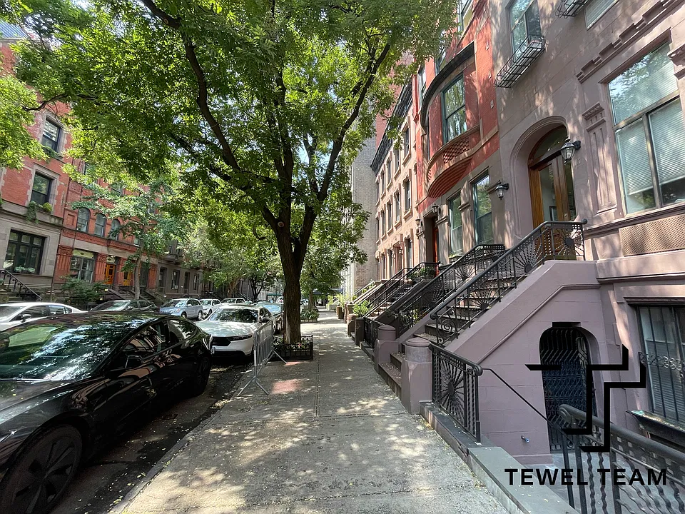 113 W 82nd St #3R
