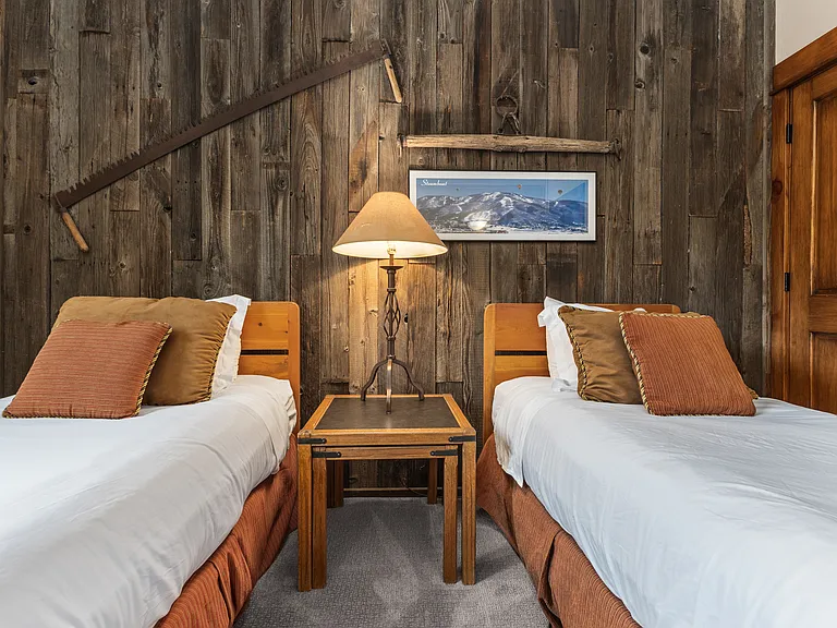 Bedroom 2 | 2 Twin Beds