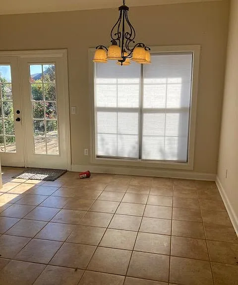 Eat-in area in the kitchen, double windows overlooking patio