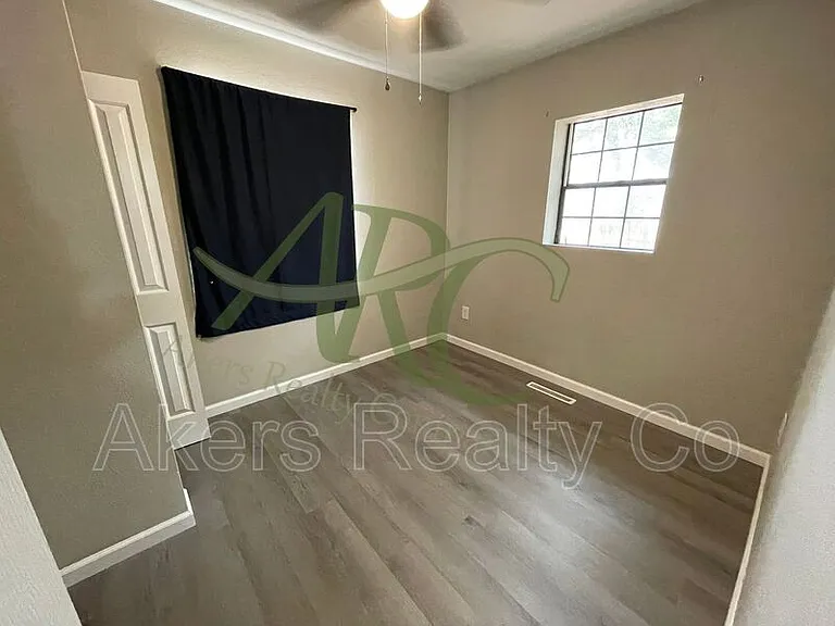 1640 E Orman Ave — Photo 8