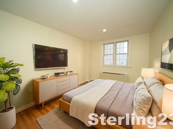 28-21 Astoria Boulevard image 3 of 15