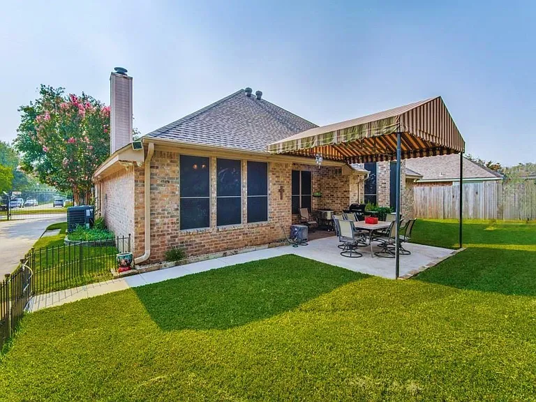 2945 Silvercrest Ln — Photo 16