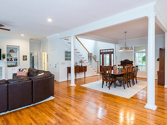 4th image of 51 Goldenrod Ct