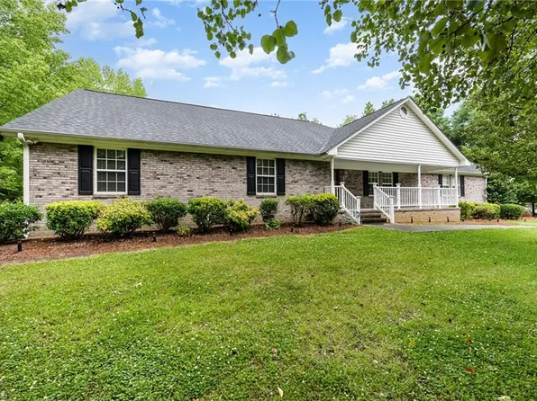 2707 Wilpar Dr, Greensboro, NC 27406