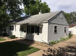 2 Val Aire Dr, Burlington, IA 52601