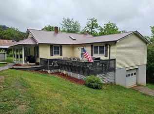 467 Earls Branch Rd, Pounding Mill, VA 24637