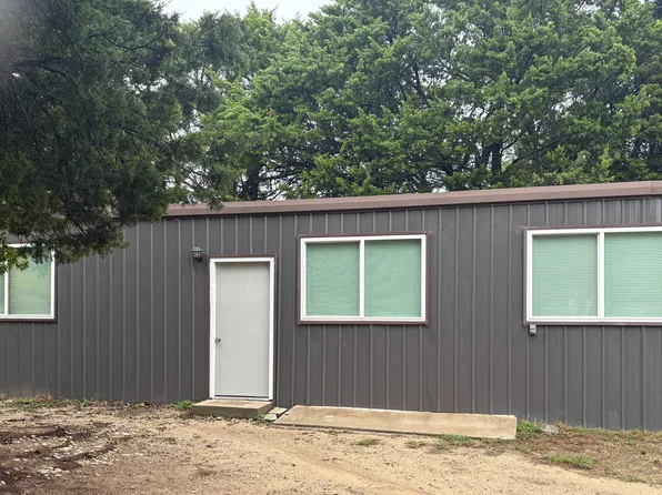 141 Edgehill Dr, Azle, TX 76020
