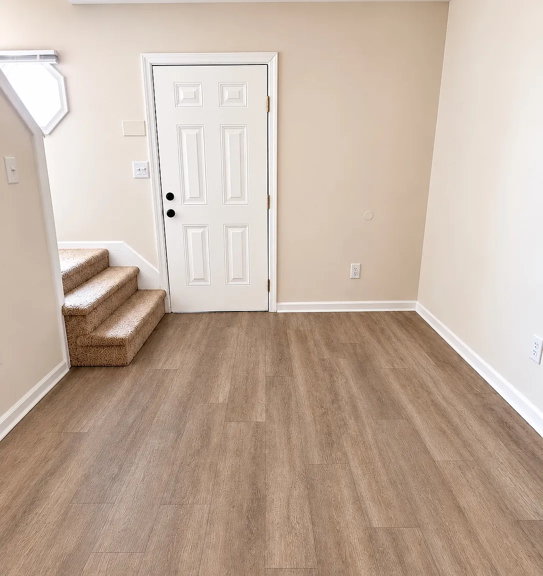 2 bed, 1.5 bath, 715 sqft, $1,300 — Photo 2