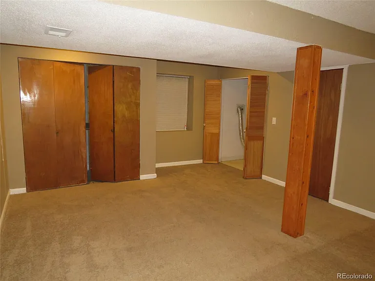 Basement 4th beddrom or rec area 
Laundry in basement