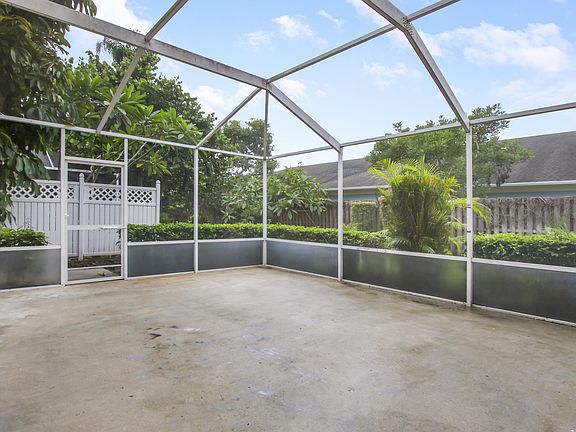 5th image of 1536 N Lawnwood Cir APT 4