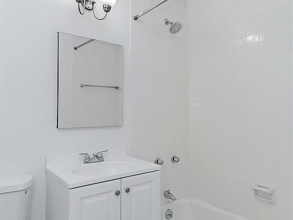 4th image of 333 E 45th St APT 10C