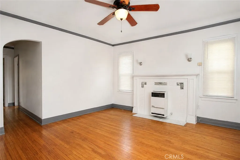 2 bed, 950 sqft, $2,400 — Photo 3