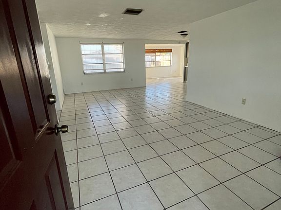 3rd image of 3352 Chauncy Rd