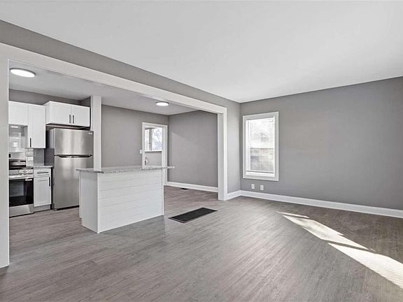 5th image of 2355 Hillside Ave
