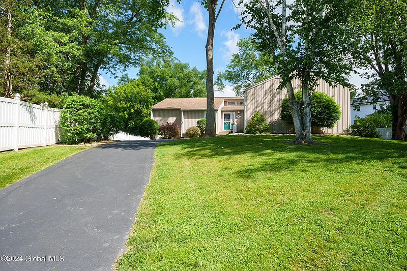 2nd image of 2 Linda Court