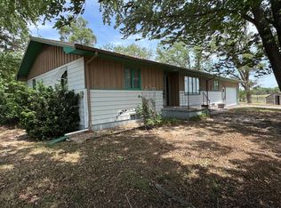 914 N Burmac Rd, Burrton, KS 67020