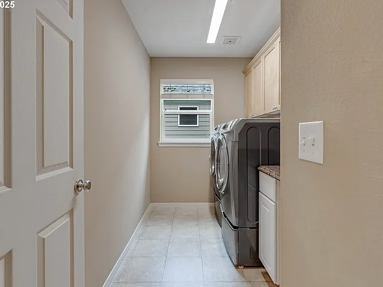 1138 SE Bianca St — Photo 14