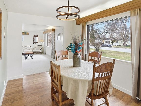 4th image of 394 W 1st St S