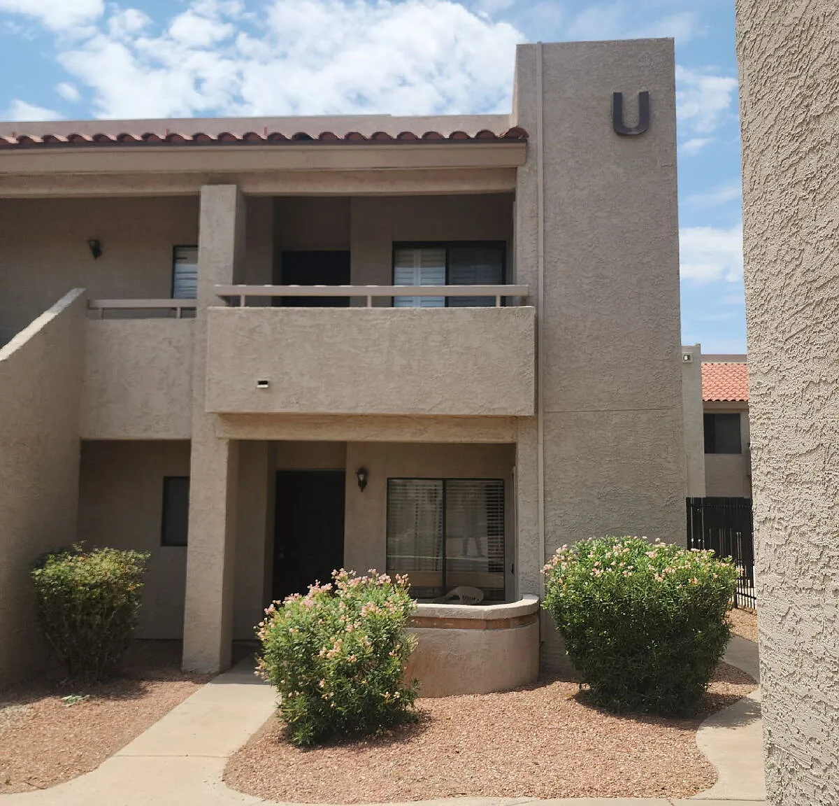2 bed, 1.0 bath, 704 sqft, $1,425 — Photo 1