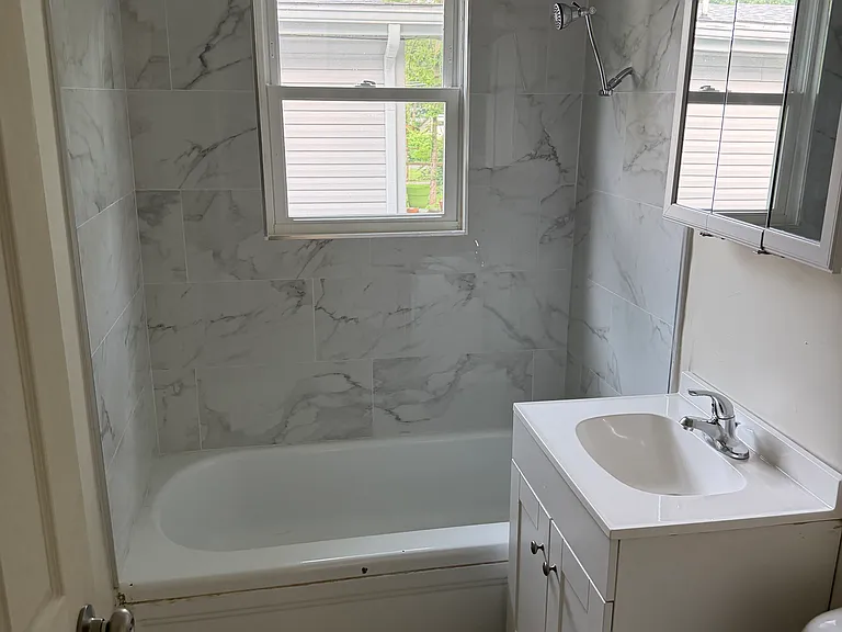 2747 W Lincoln St — Photo 4