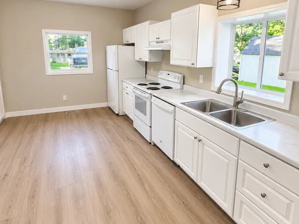 727 Bluff St, Cedar Falls, IA 50613