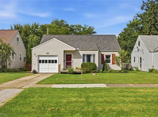 27850 Knickerbocker Rd, Bay Village, OH 44140