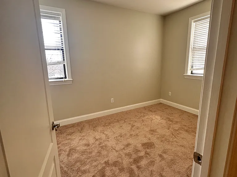 324 Lindsay St — Photo 10