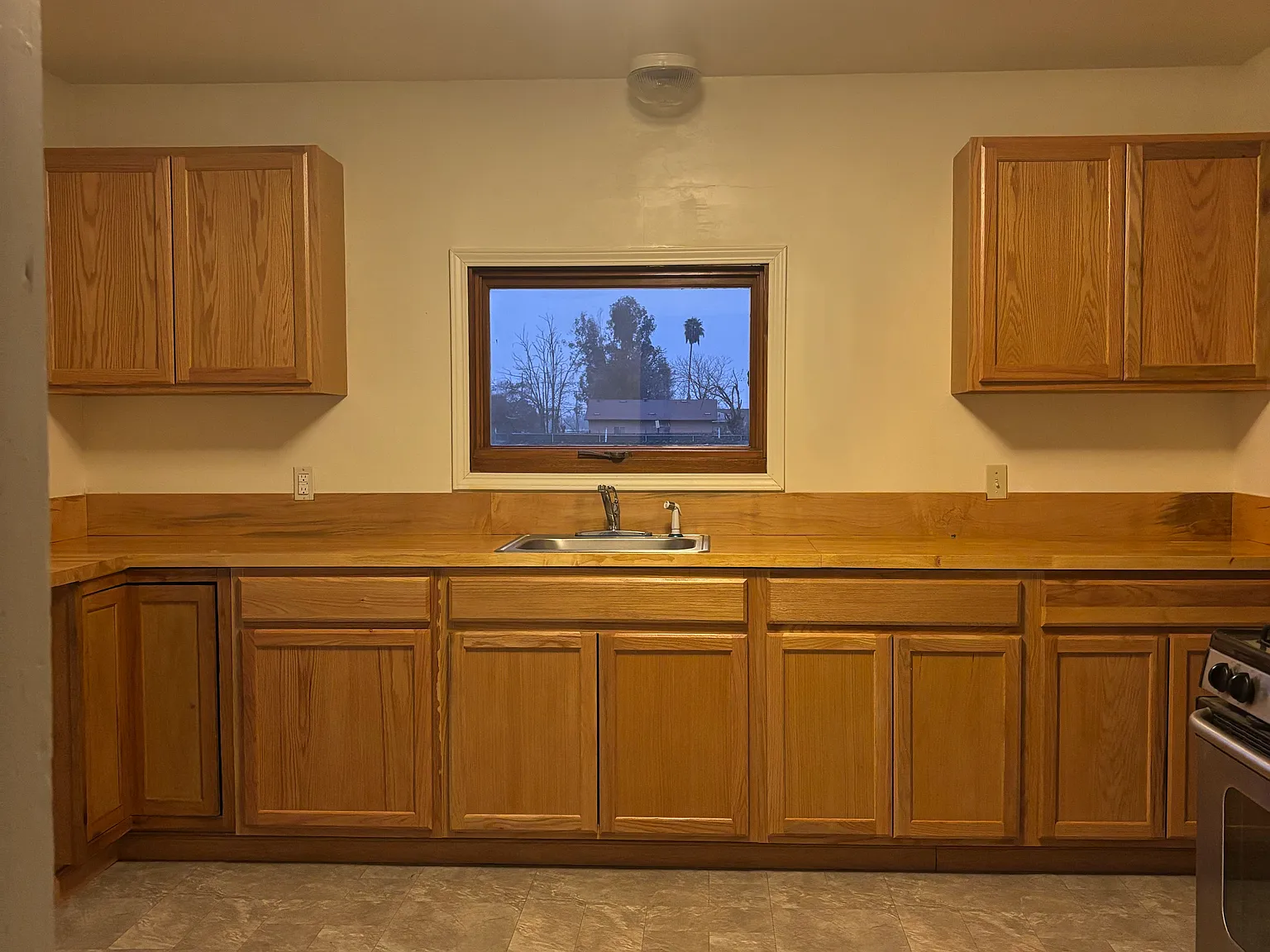 3 bed, 1008 sqft, $1,850 — Photo 2