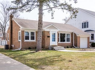 115 Mohawk Dr, Clarendon Hills, IL
