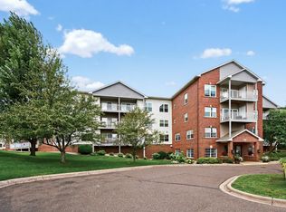 2231 Penn Pl APT 120, North Saint Paul, MN 55109