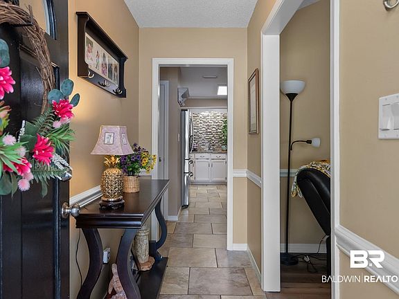 5th image of 111 Tibidow Cir