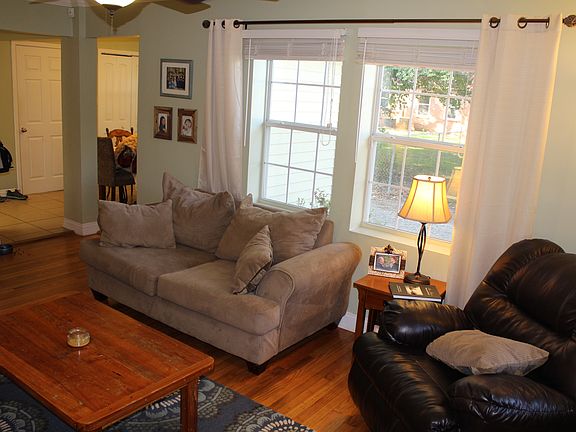 2nd image of 406 Everette St