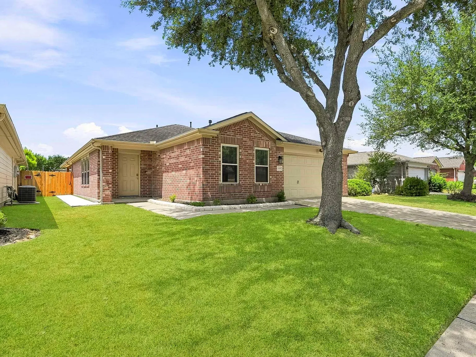 3 bed, 2.0 bath, 1512 sqft, $2,400 — Photo 1